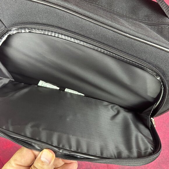 AMERICAN TOURISTER CARRY ON SHOULDER DUFFLE BAG ADJUSTABLE STRAP, BLACK, ZIPPER - Picture 7 of 11